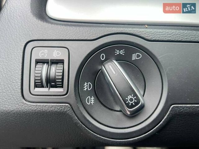 Серый Фольксваген Пассат, объемом двигателя 1.97 л и пробегом 240 тыс. км за 12490 $, фото 16 на Automoto.ua