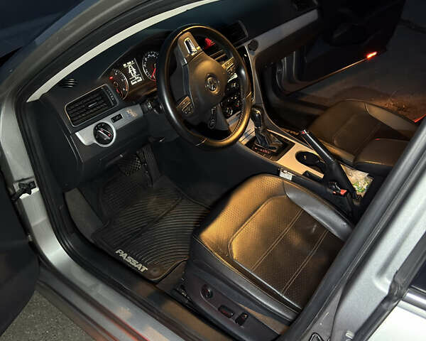 Серый Фольксваген Пассат, объемом двигателя 1.97 л и пробегом 291 тыс. км за 13000 $, фото 16 на Automoto.ua