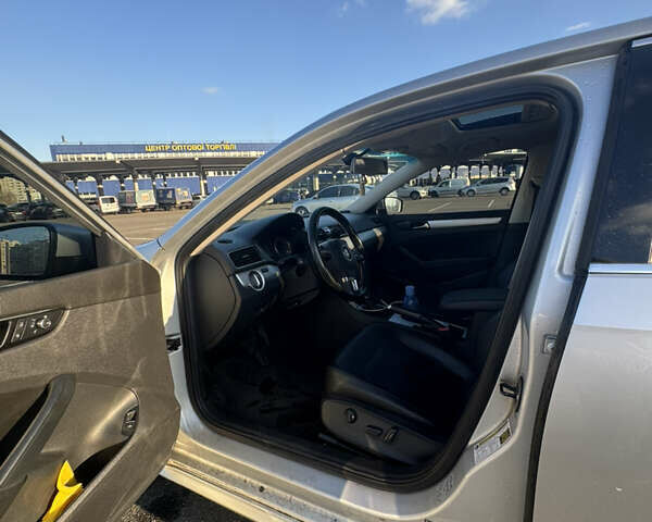 Серый Фольксваген Пассат, объемом двигателя 2.5 л и пробегом 216 тыс. км за 9800 $, фото 14 на Automoto.ua