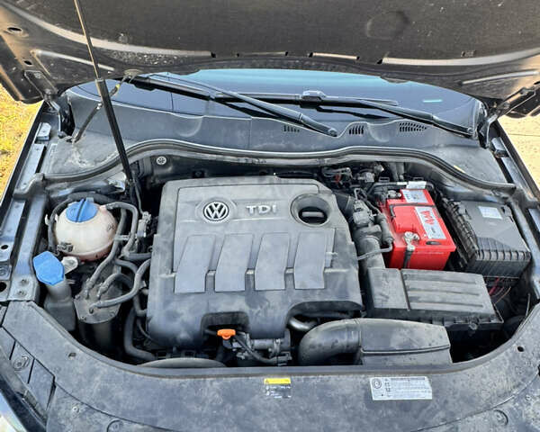 Сірий Фольксваген Пассат, об'ємом двигуна 1.6 л та пробігом 264 тис. км за 8950 $, фото 9 на Automoto.ua