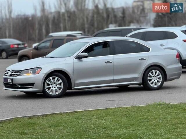 Серый Фольксваген Пассат, объемом двигателя 2.5 л и пробегом 236 тыс. км за 11800 $, фото 4 на Automoto.ua