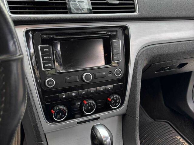 Фольксваген Пассат 2013 в Львове на Automoto.ua Серый Фольксваген Пассат, объемом двигателя 2.5 л и пробегом 255 тыс. км за 10100 $, фото 9 на Automoto.ua