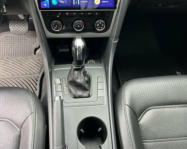 Серый Фольксваген Пассат, объемом двигателя 2.5 л и пробегом 169 тыс. км за 11500 $, фото 9 на Automoto.ua