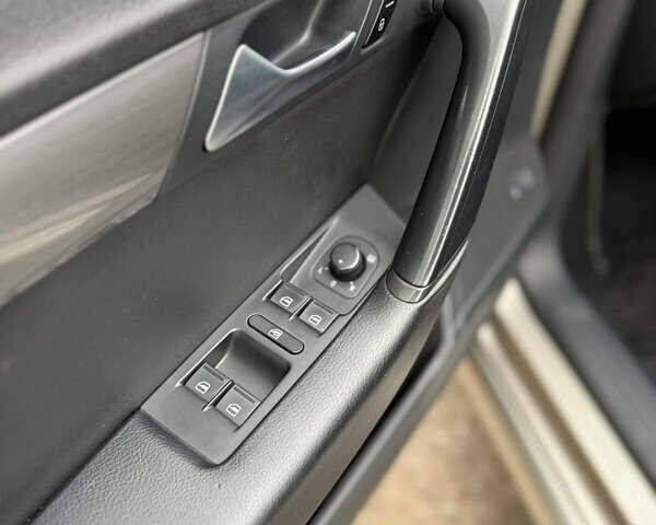 Серый Фольксваген Пассат, объемом двигателя 1.98 л и пробегом 215 тыс. км за 12900 $, фото 22 на Automoto.ua