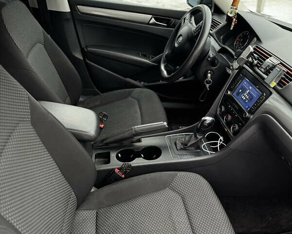 Серый Фольксваген Пассат, объемом двигателя 2.5 л и пробегом 171 тыс. км за 10800 $, фото 10 на Automoto.ua