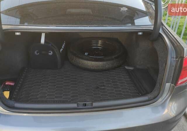 Серый Фольксваген Пассат, объемом двигателя 2.5 л и пробегом 170 тыс. км за 10600 $, фото 2 на Automoto.ua