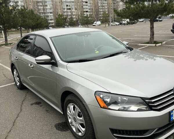 Серый Фольксваген Пассат, объемом двигателя 2.48 л и пробегом 177 тыс. км за 11400 $, фото 4 на Automoto.ua