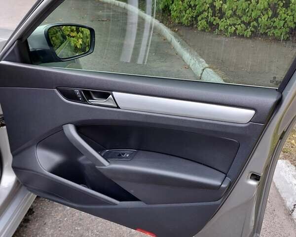 Серый Фольксваген Пассат, объемом двигателя 2.48 л и пробегом 219 тыс. км за 9800 $, фото 18 на Automoto.ua