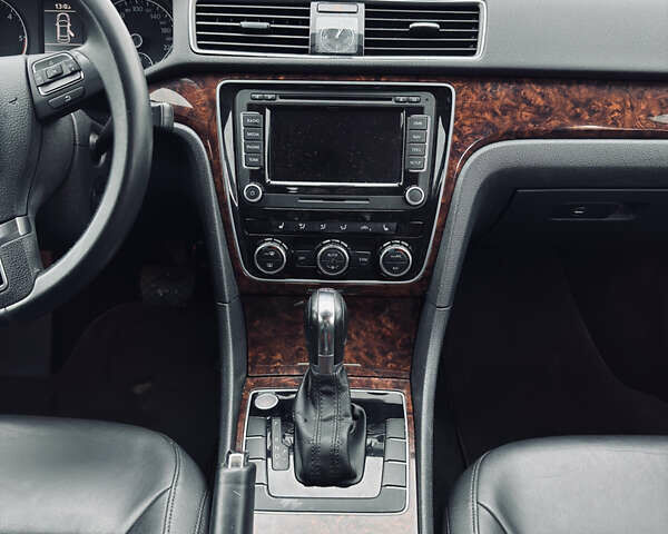 Фольксваген Пассат 2013 у Прилуках на Automoto.ua Сірий Фольксваген Пассат, об'ємом двигуна 2 л та пробігом 178 тис. км за 12500 $, фото 26 на Automoto.ua