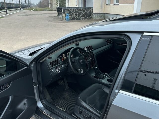 Серый Фольксваген Пассат, объемом двигателя 2 л и пробегом 318 тыс. км за 12500 $, фото 5 на Automoto.ua