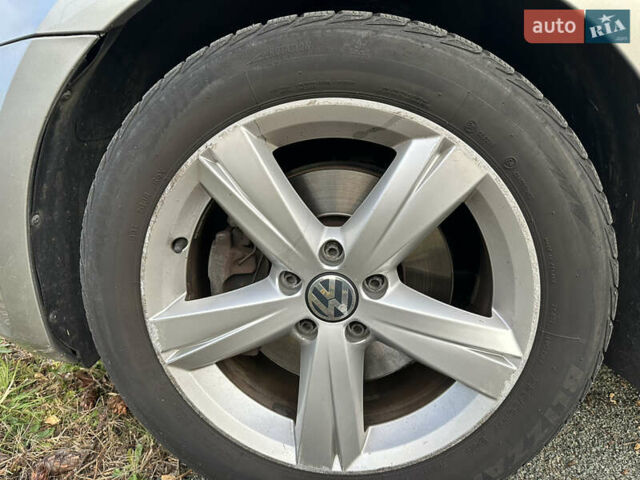 Серый Фольксваген Пассат, объемом двигателя 2.5 л и пробегом 226 тыс. км за 10500 $, фото 40 на Automoto.ua