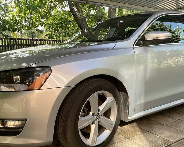 Сірий Фольксваген Пассат, об'ємом двигуна 2.5 л та пробігом 142 тис. км за 11300 $, фото 4 на Automoto.ua