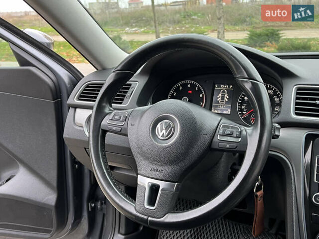 Сірий Фольксваген Пассат, об'ємом двигуна 2.5 л та пробігом 210 тис. км за 9700 $, фото 57 на Automoto.ua
