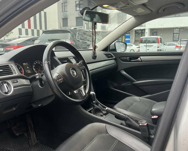 Сірий Фольксваген Пассат, об'ємом двигуна 1.8 л та пробігом 147 тис. км за 10000 $, фото 12 на Automoto.ua