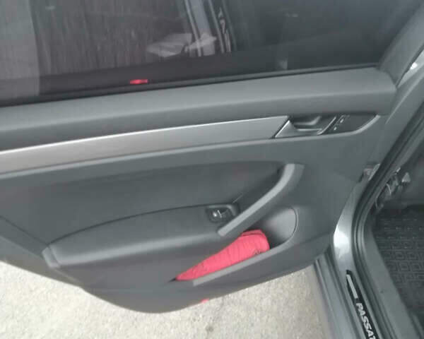 Серый Фольксваген Пассат, объемом двигателя 2.5 л и пробегом 233 тыс. км за 10000 $, фото 10 на Automoto.ua