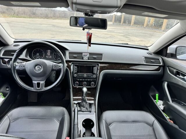 Фольксваген Пассат 2013 в Кривом Роге на Automoto.ua Серый Фольксваген Пассат, объемом двигателя 1.8 л и пробегом 160 тыс. км за 10300 $, фото 6 на Automoto.ua