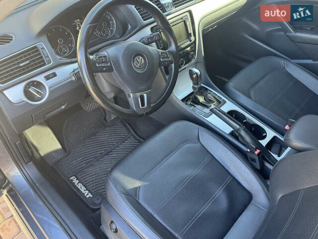 Фольксваген Пассат 2013 в Корсунь-Шевченковском на Automoto.ua Серый Фольксваген Пассат, объемом двигателя 2.5 л и пробегом 156 тыс. км за 10900 $, фото 19 на Automoto.ua