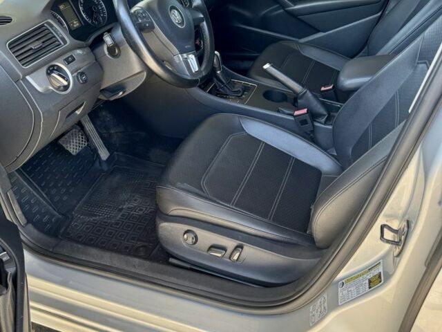 Фольксваген Пассат 2013 в Сумах на Automoto.ua Серый Фольксваген Пассат, объемом двигателя 2.5 л и пробегом 187 тыс. км за 10300 $, фото 5 на Automoto.ua