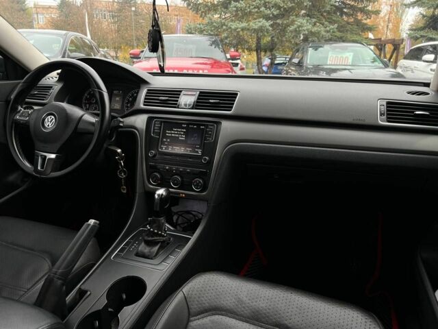 Фольксваген Пассат 2013 в Кривом Роге на Automoto.ua Серый Фольксваген Пассат, объемом двигателя 2.5 л и пробегом 185 тыс. км за 9400 $, фото 17 на Automoto.ua
