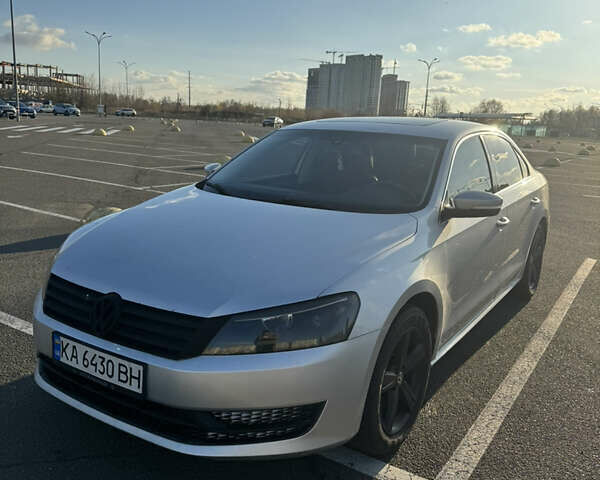 Серый Фольксваген Пассат, объемом двигателя 2.5 л и пробегом 216 тыс. км за 9800 $, фото 6 на Automoto.ua