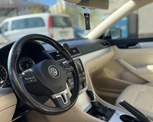 Фольксваген Пассат 2013 в Одессе на Automoto.ua Серый Фольксваген Пассат, объемом двигателя 2.5 л и пробегом 155 тыс. км за 10500 $, фото 7 на Automoto.ua