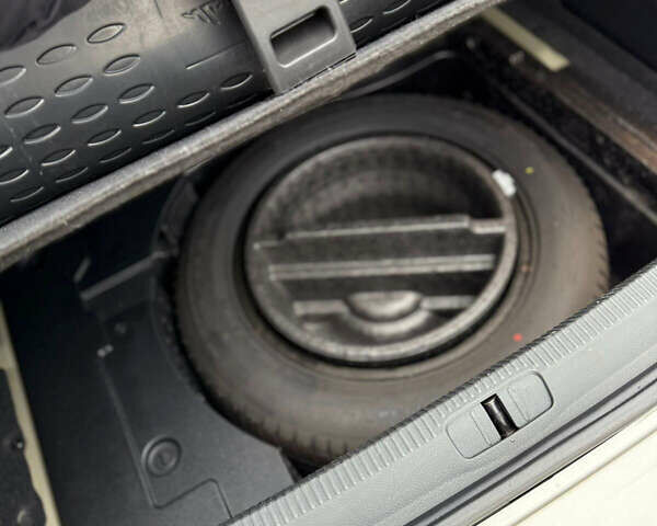 Серый Фольксваген Пассат, объемом двигателя 1.98 л и пробегом 215 тыс. км за 12900 $, фото 15 на Automoto.ua