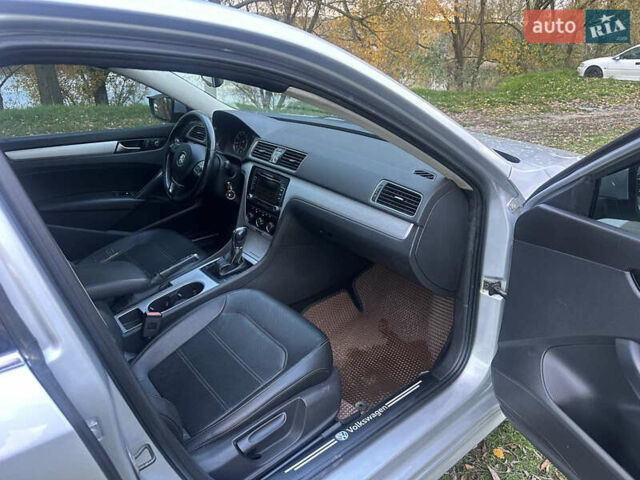 Серый Фольксваген Пассат, объемом двигателя 2.48 л и пробегом 207 тыс. км за 10700 $, фото 7 на Automoto.ua