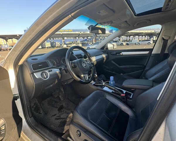 Серый Фольксваген Пассат, объемом двигателя 2.5 л и пробегом 216 тыс. км за 9800 $, фото 4 на Automoto.ua