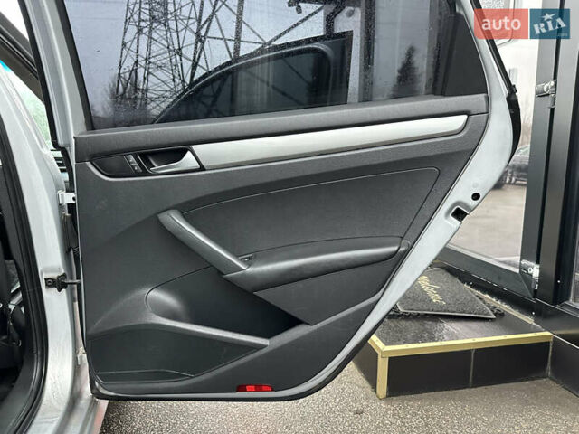 Серый Фольксваген Пассат, объемом двигателя 2.48 л и пробегом 187 тыс. км за 9800 $, фото 21 на Automoto.ua