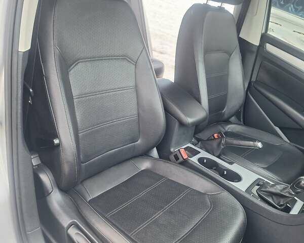 Серый Фольксваген Пассат, объемом двигателя 2.5 л и пробегом 145 тыс. км за 11900 $, фото 27 на Automoto.ua