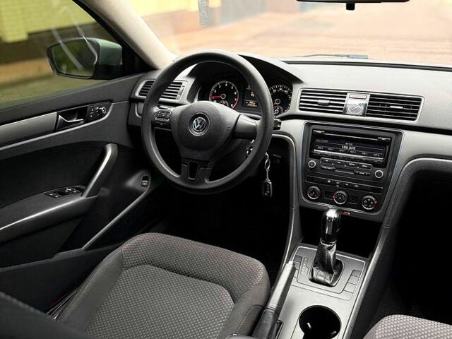 Сірий Фольксваген Пассат, об'ємом двигуна 2.5 л та пробігом 240 тис. км за 7600 $, фото 6 на Automoto.ua