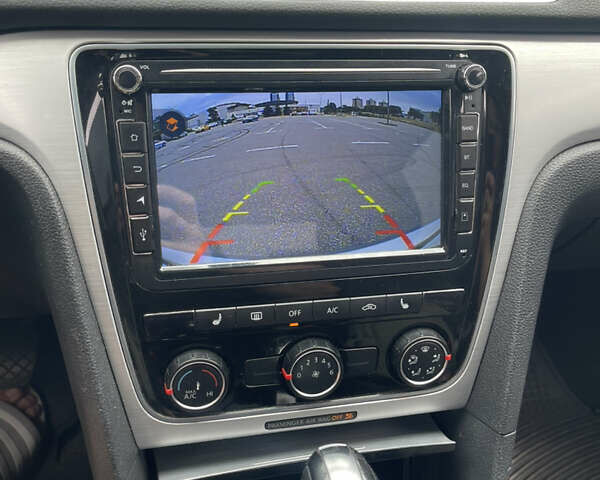 Сірий Фольксваген Пассат, об'ємом двигуна 2.5 л та пробігом 196 тис. км за 10500 $, фото 23 на Automoto.ua