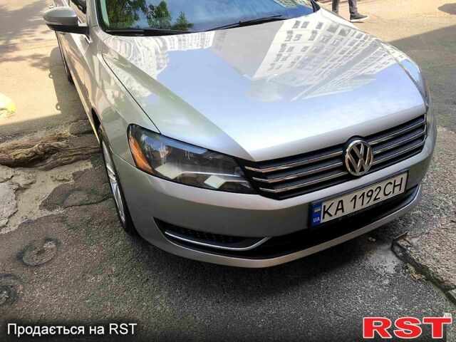 Серый Фольксваген Пассат, объемом двигателя 1.8 л и пробегом 220 тыс. км за 12500 $, фото 1 на Automoto.ua