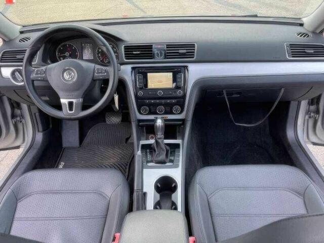 Серый Фольксваген Пассат, объемом двигателя 2 л и пробегом 145 тыс. км за 1250 $, фото 12 на Automoto.ua