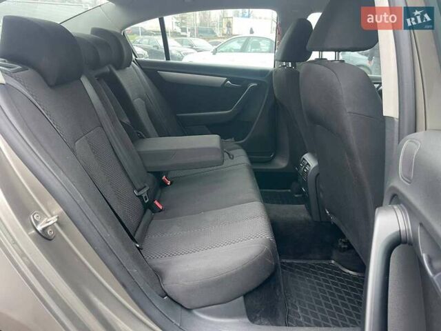 Серый Фольксваген Пассат, объемом двигателя 1.97 л и пробегом 240 тыс. км за 12490 $, фото 10 на Automoto.ua