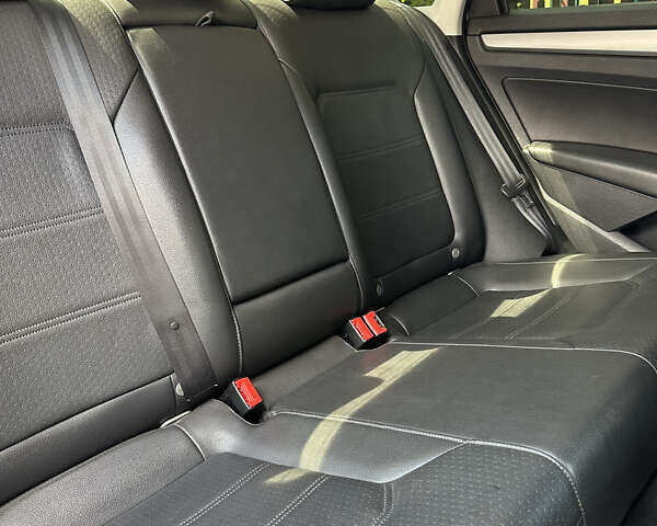 Сірий Фольксваген Пассат, об'ємом двигуна 1.8 л та пробігом 176 тис. км за 10190 $, фото 28 на Automoto.ua