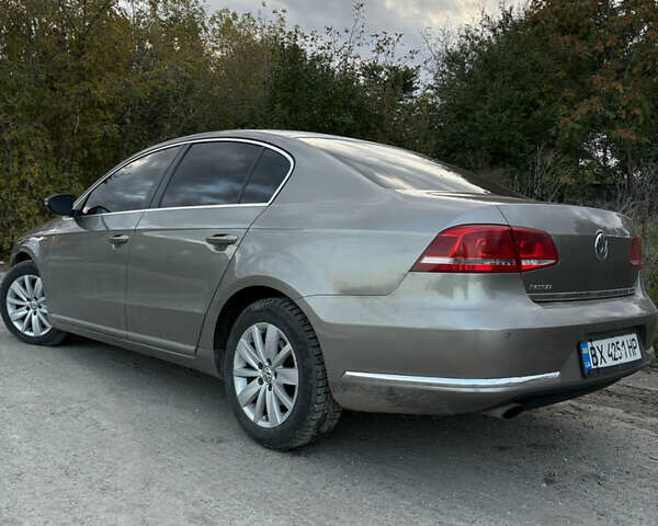 Фольксваген Пассат 2013 в Каменце-Подольском на Automoto.ua Серый Фольксваген Пассат, объемом двигателя 1.6 л и пробегом 270 тыс. км за 10500 $, фото 2 на Automoto.ua