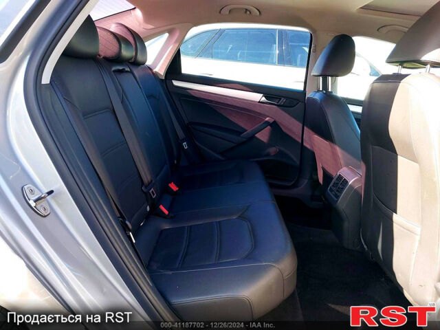 Серый Фольксваген Пассат, объемом двигателя 2.5 л и пробегом 153 тыс. км за 8700 $, фото 9 на Automoto.ua