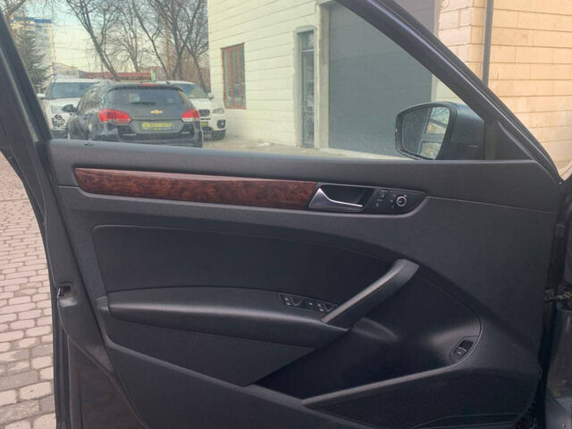 Сірий Фольксваген Пассат, об'ємом двигуна 2.5 л та пробігом 284 тис. км за 10300 $, фото 6 на Automoto.ua