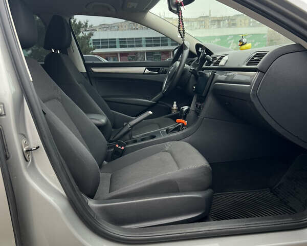 Серый Фольксваген Пассат, объемом двигателя 2.48 л и пробегом 177 тыс. км за 11400 $, фото 10 на Automoto.ua