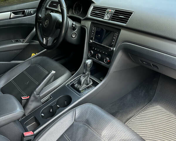 Сірий Фольксваген Пассат, об'ємом двигуна 1.8 л та пробігом 176 тис. км за 10190 $, фото 23 на Automoto.ua