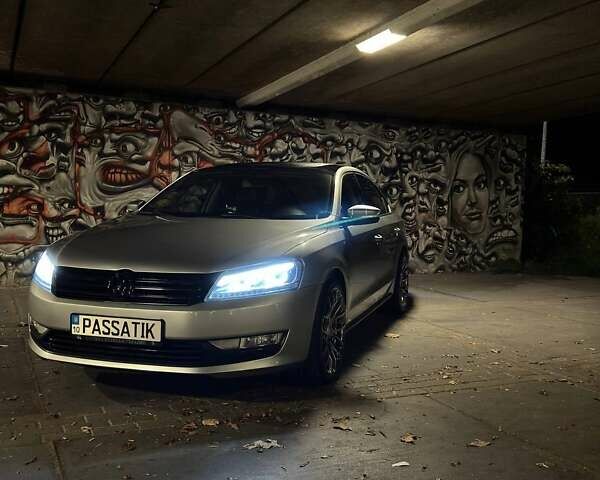 Серый Фольксваген Пассат, объемом двигателя 2.5 л и пробегом 219 тыс. км за 12000 $, фото 2 на Automoto.ua