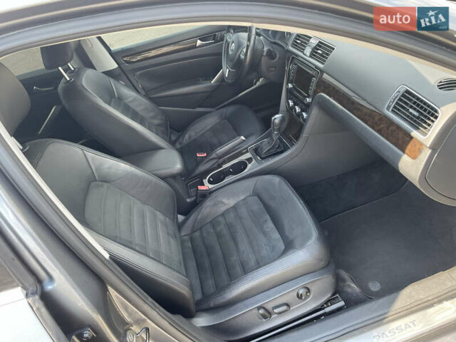 Сірий Фольксваген Пассат, об'ємом двигуна 2 л та пробігом 183 тис. км за 13500 $, фото 4 на Automoto.ua
