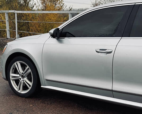 Фольксваген Пассат 2013 у Прилуках на Automoto.ua Сірий Фольксваген Пассат, об'ємом двигуна 2 л та пробігом 178 тис. км за 12500 $, фото 9 на Automoto.ua