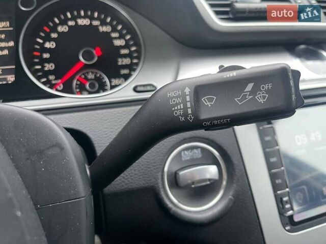 Серый Фольксваген Пассат, объемом двигателя 1.97 л и пробегом 240 тыс. км за 12490 $, фото 19 на Automoto.ua