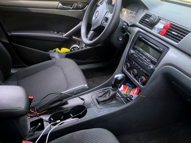 Серый Фольксваген Пассат, объемом двигателя 2.5 л и пробегом 190 тыс. км за 8000 $, фото 4 на Automoto.ua