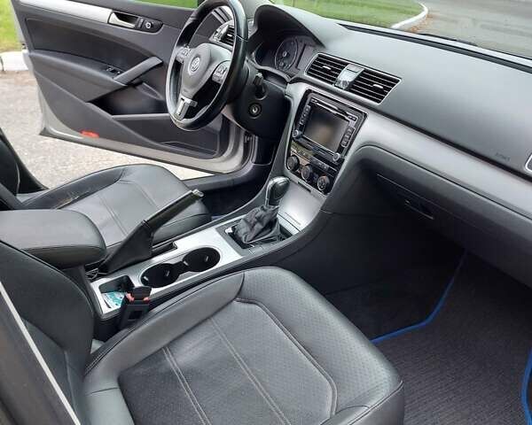 Серый Фольксваген Пассат, объемом двигателя 2.5 л и пробегом 219 тыс. км за 9800 $, фото 12 на Automoto.ua