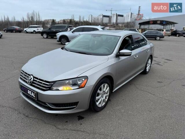 Серый Фольксваген Пассат, объемом двигателя 2.5 л и пробегом 236 тыс. км за 11800 $, фото 11 на Automoto.ua