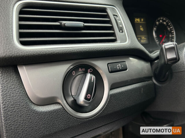 Серый Фольксваген Пассат, объемом двигателя 1.8 л и пробегом 165 тыс. км за 10500 $, фото 16 на Automoto.ua