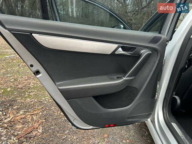 Сірий Фольксваген Пассат, об'ємом двигуна 1.8 л та пробігом 257 тис. км за 8999 $, фото 28 на Automoto.ua